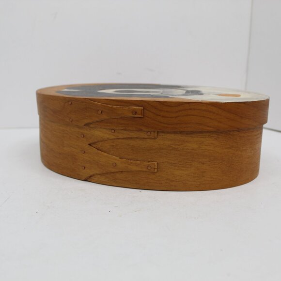 Vintage F.O. Merz Designed Oval Shaker Box with Hand Painted Dog - Picture 2 of 7